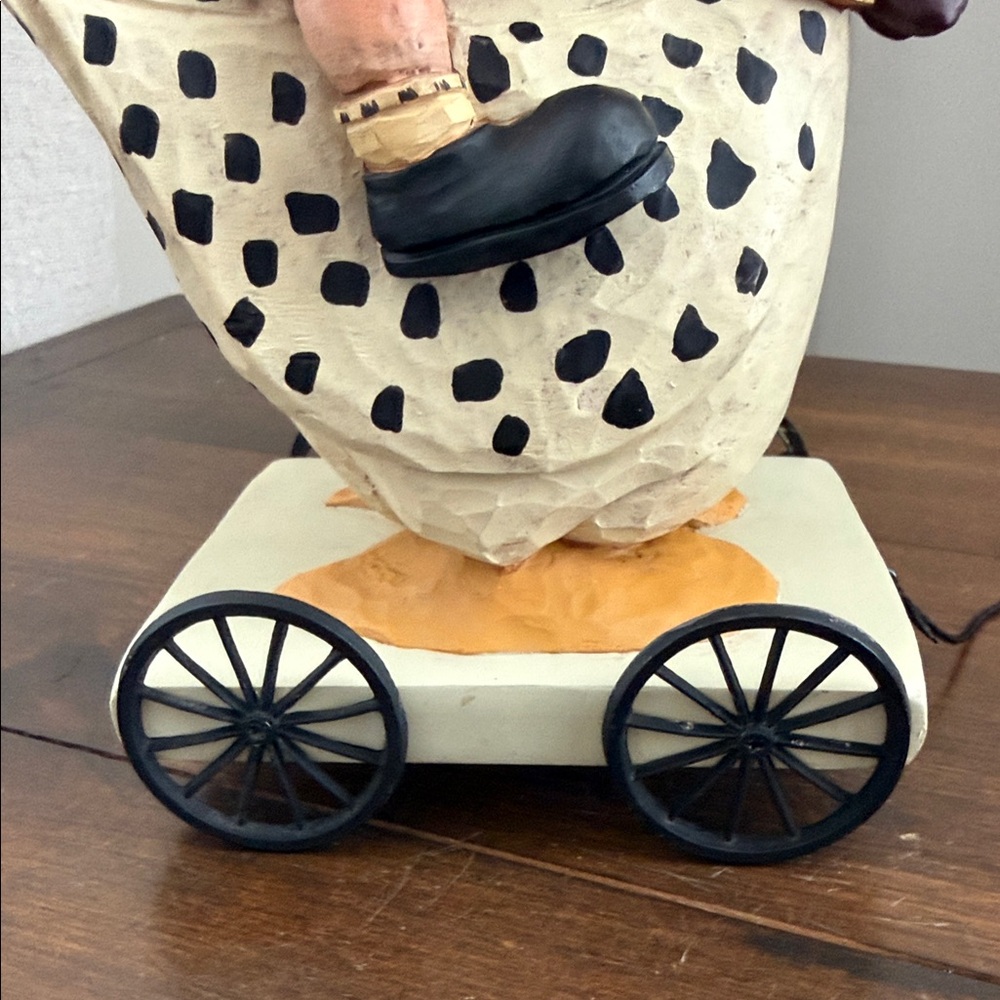 Willieray Studio Vintage Egg Hunt Folk Art Figurine WW7502 - Picture 3 of 11